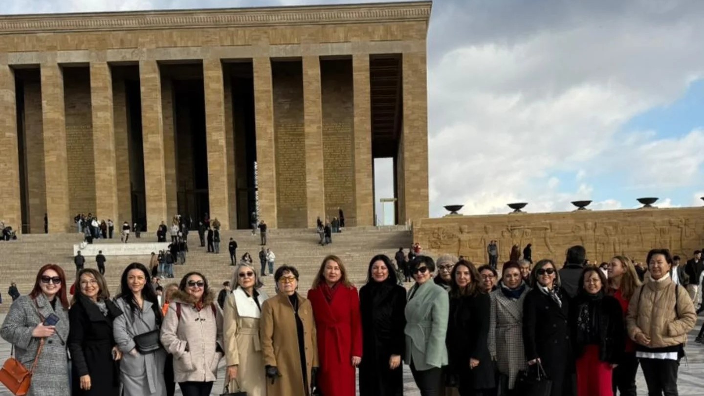 Şefika Gaspıralı Uluslararası Kadın Birliği Anıtkabir'i Ziyaret...