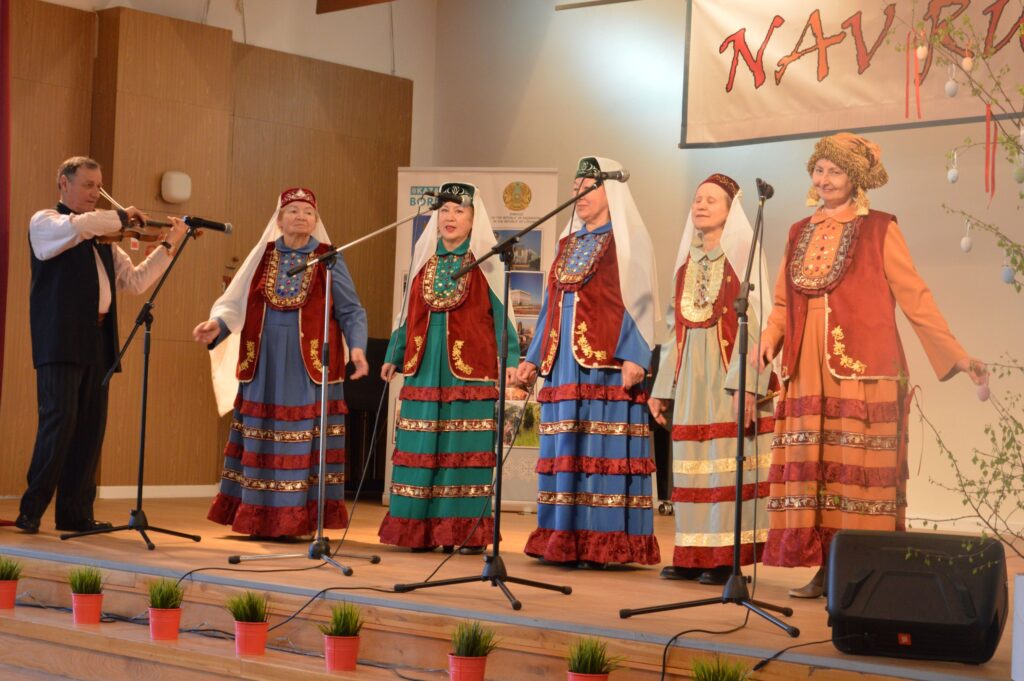 Sinyoralar sahnede